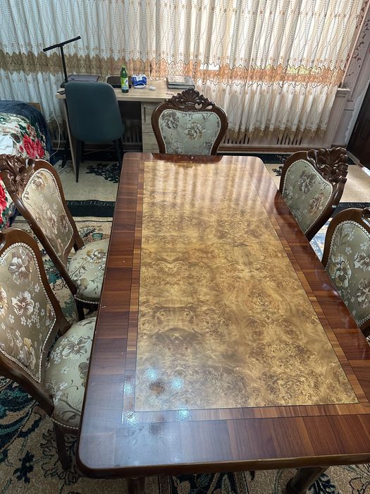 Стол и 6 стульев