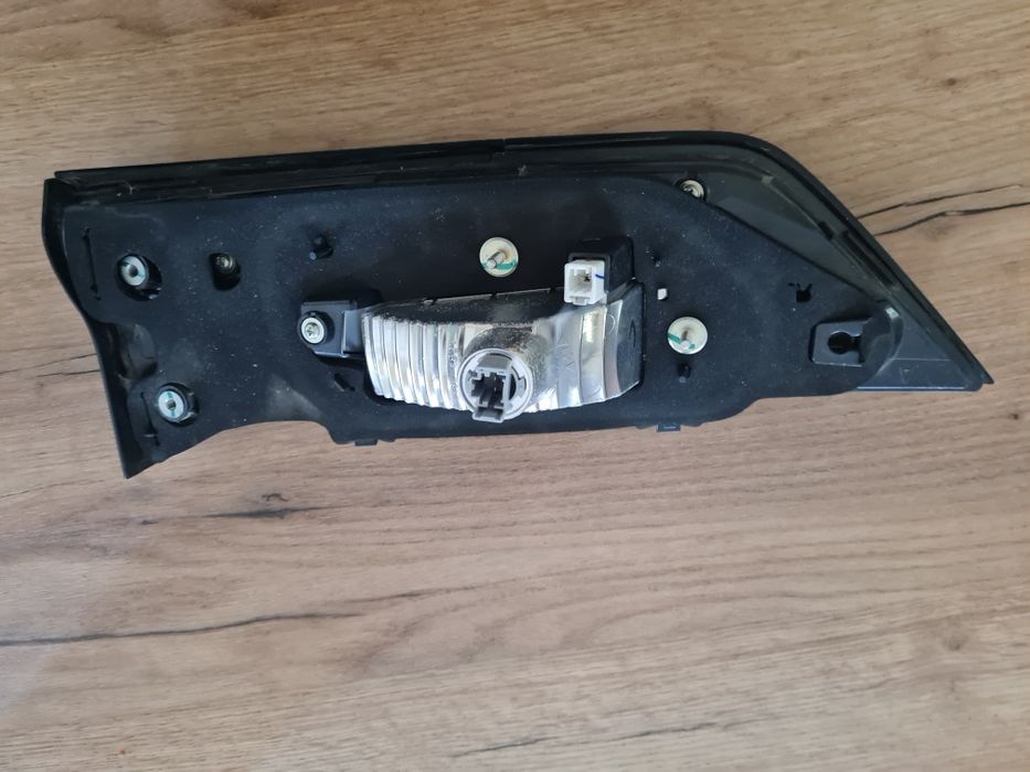 Задни стопове ляв и десен