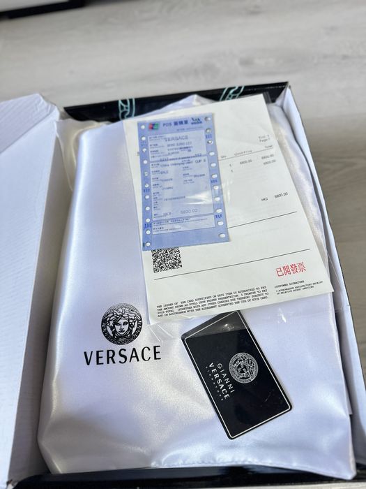 Versace chain reaction