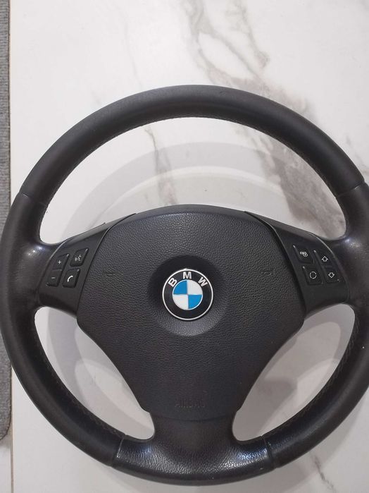 Vând volan in stare bunã pentru BMW e90