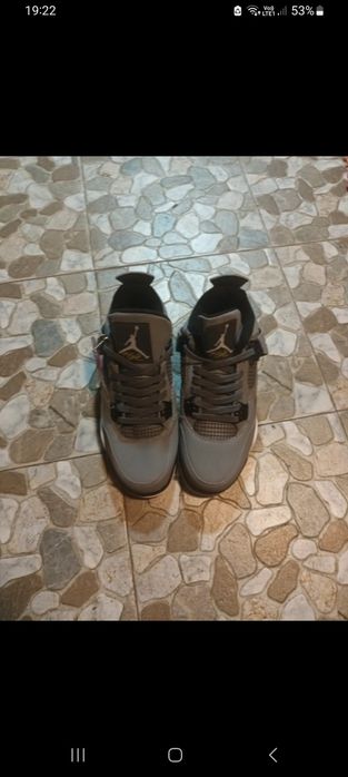 Jordan 4.          ..