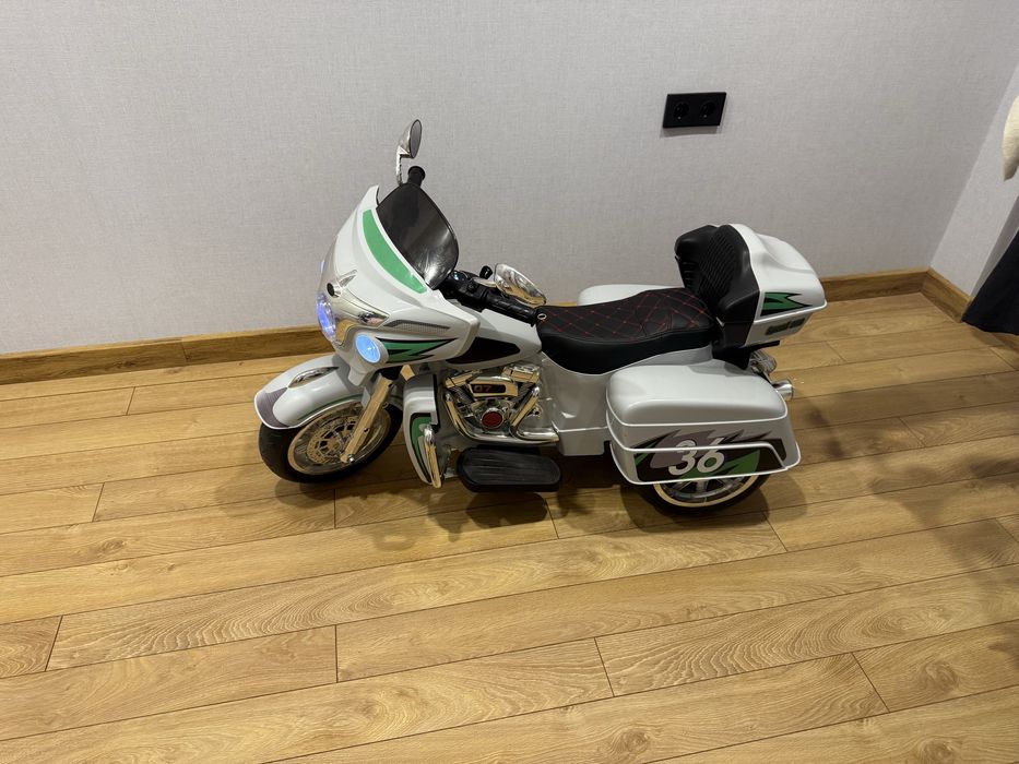 Продам детскую машинку