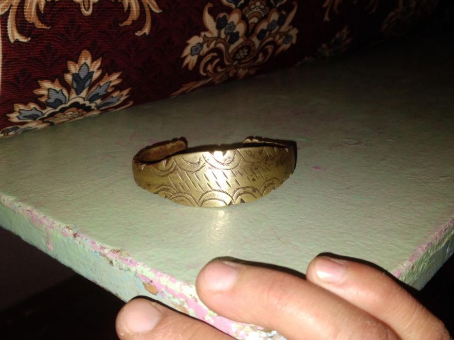 Qadimiy bilak uzuk kimga qiziq busa