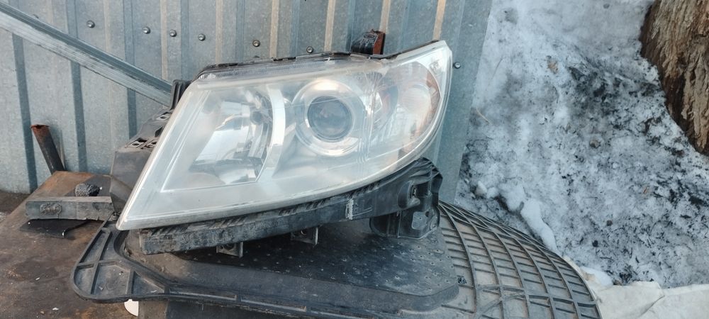 Продам фару левую Субару трибека