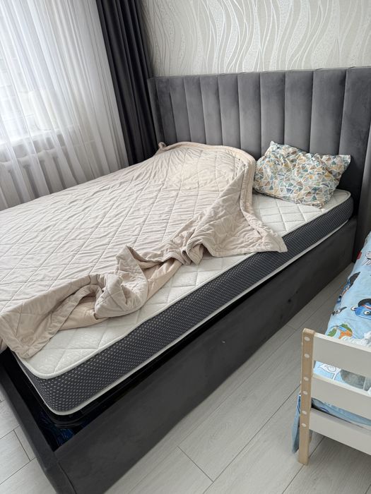 Продам б/у кровать 180*200 с ортопедическим матрасом