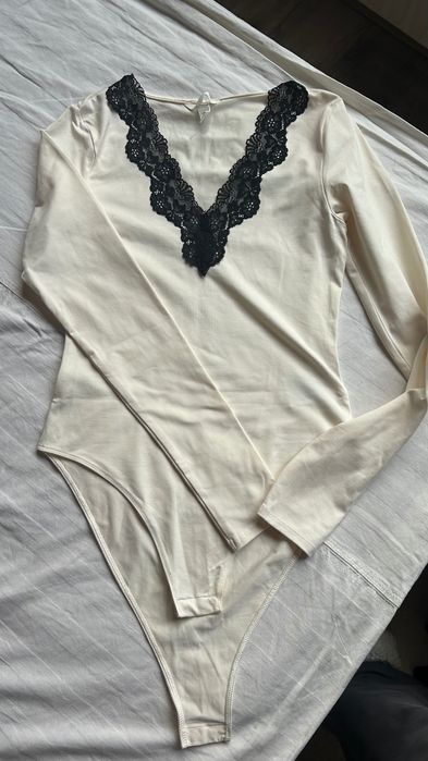 Дамски пуловер. и боди НМ