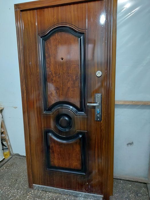 Куча Эшик сотилади.