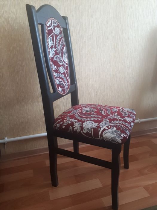 Продам гостиный стол со стульями