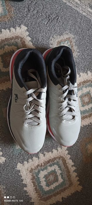 De vânzare încălțăminte unisex