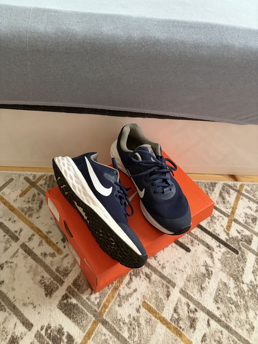 Маратонки на NIKE