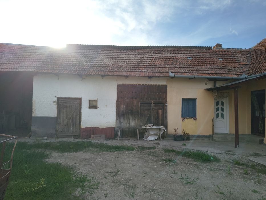 Casă de vânzare .