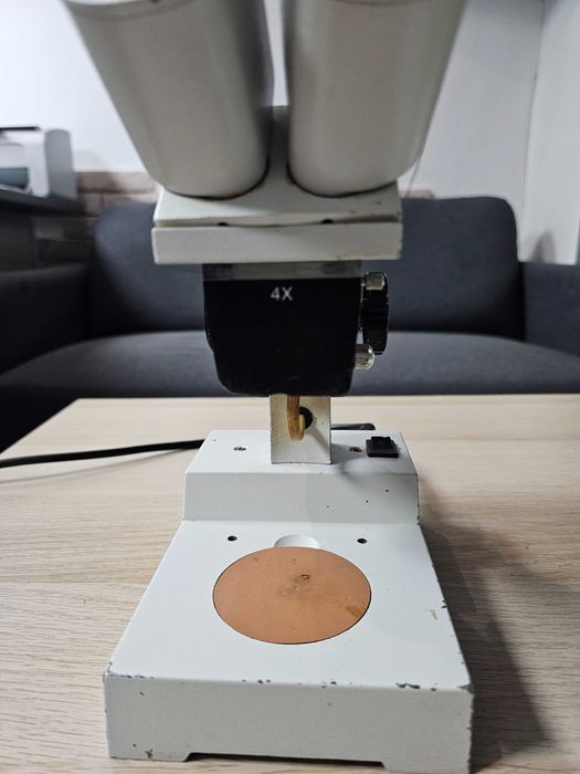 Бинокулярен технически микроскоп