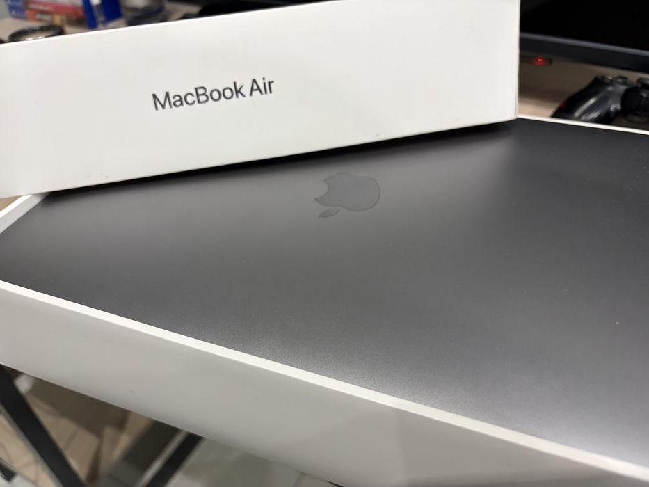 MacBook M1 2020 8/256