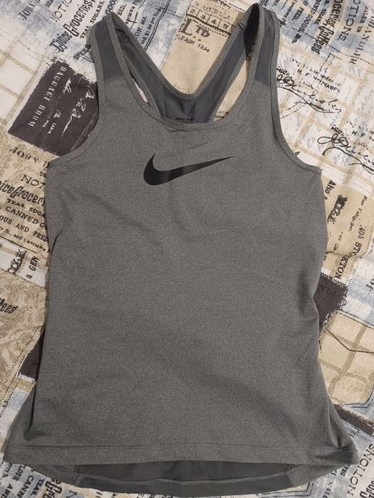 Нов спортен потник на Nike