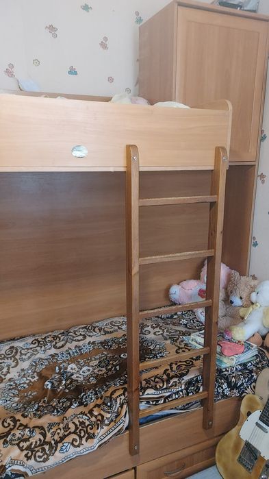Продам двухьярусную кровать