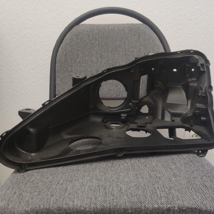 Корпус для фар на Lexus is