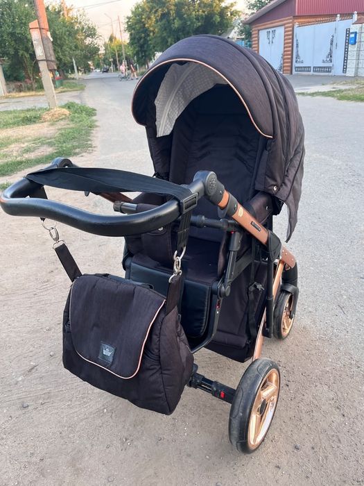Продам коляску Adamex Chantal 2 в 1