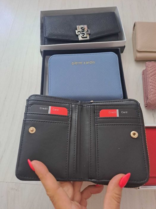 Дамски портмонета