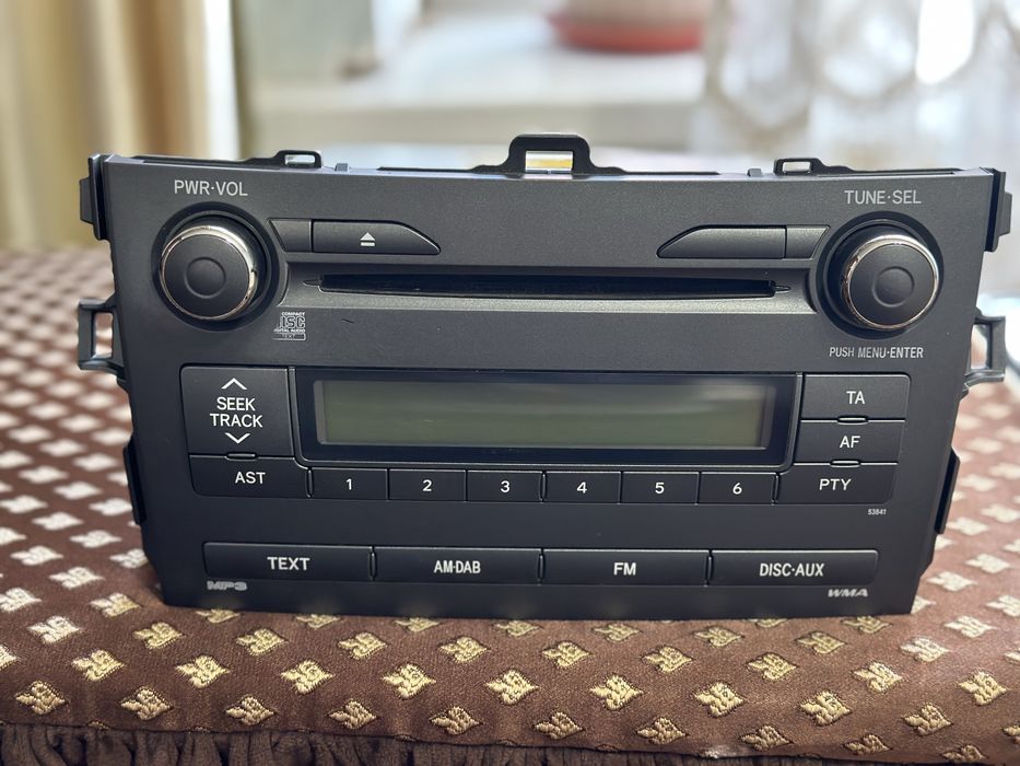 Магнитофон на Toyota Corolla