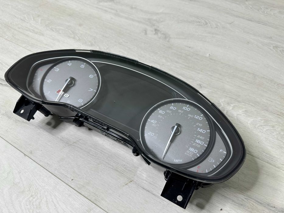 Километраж Audi S8 D4