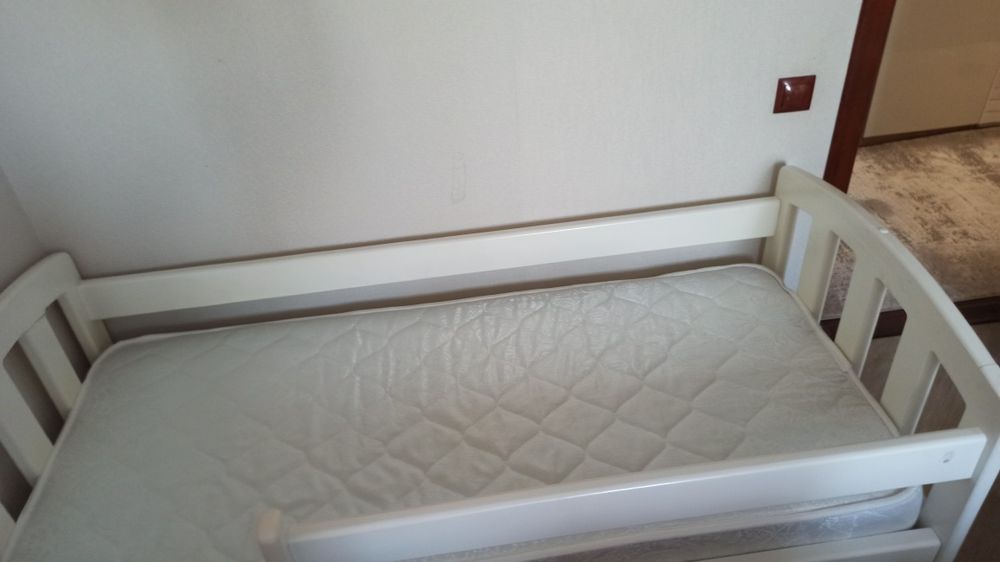 Продам  деревянную кровать