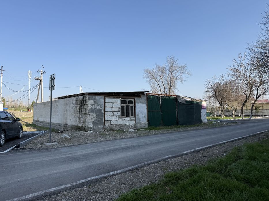 Noturar bino sotiladi 3 sotix Turargaxam otqasa boladi uyga