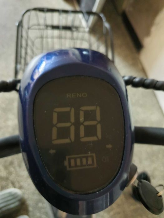 Електрически скутер с подаръци