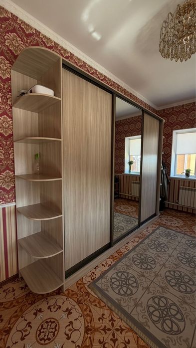 Большой шкаф-купе с зеркалом