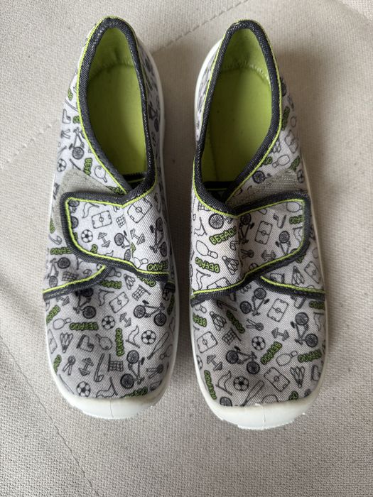 Пантофи за момче 33 номер + подарък пантофи 35 номер