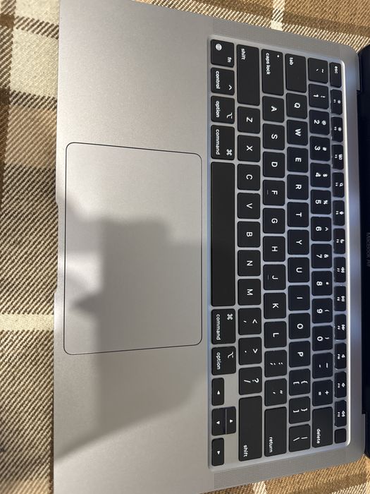 Продается Macbook Air 13