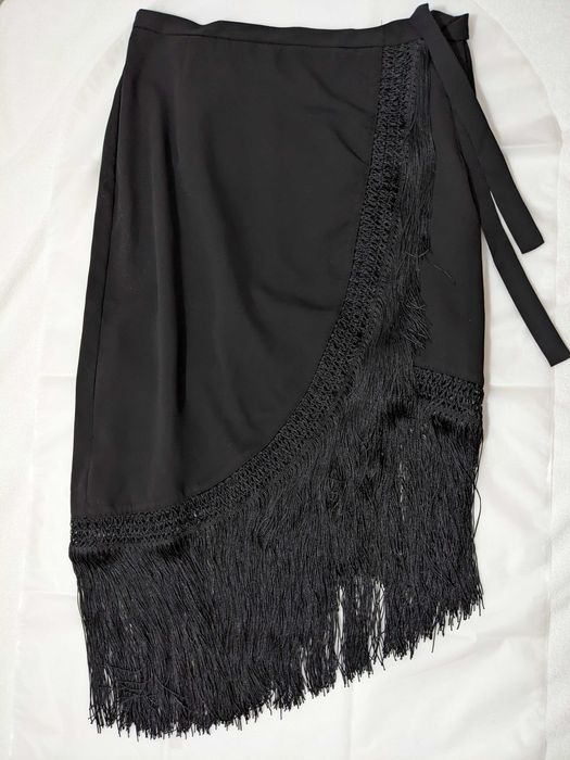 Fustă neagră petrecută cu franjuri, tango, mărime M, ajustabilă, noua
