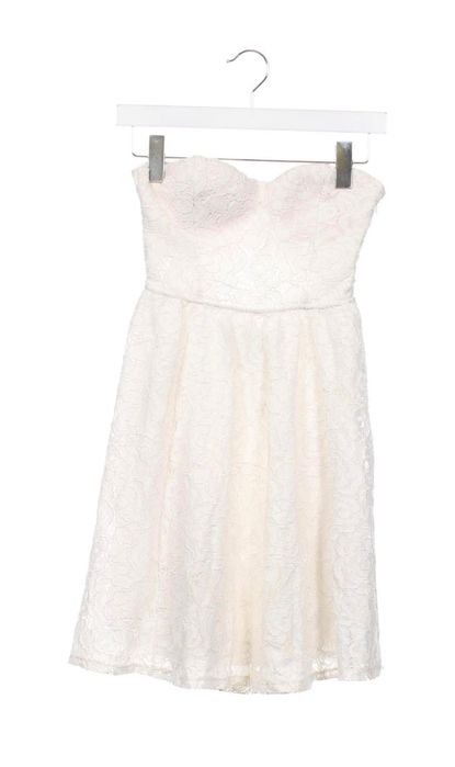 Бяла официална рокля