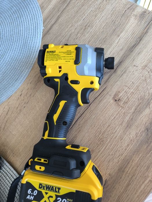 Șurubelnița cu impact DeWalt DCF850