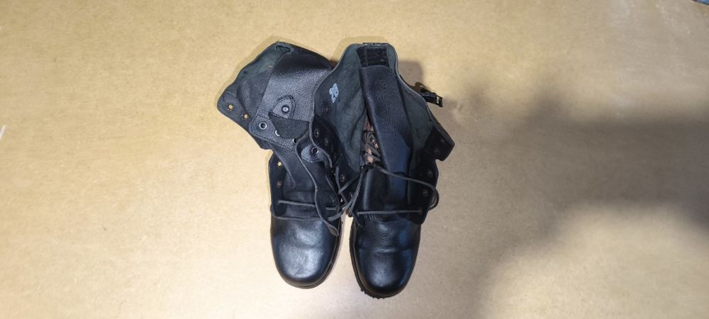 Bocanci din piele pe diferite marimi