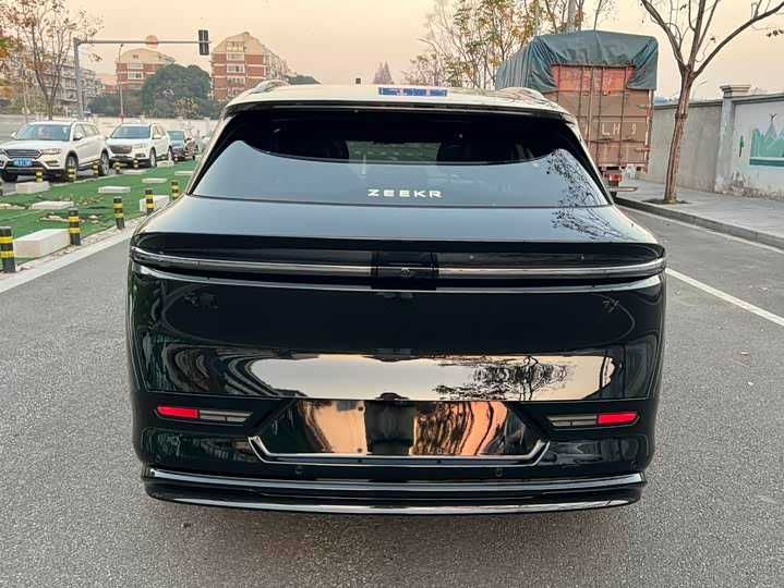 Zeekr 7X  Электро 780км  AWD 784 л.с. Быстрая зарядка