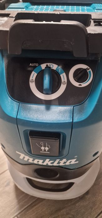 Прахосмукачкa Makita VC4210L