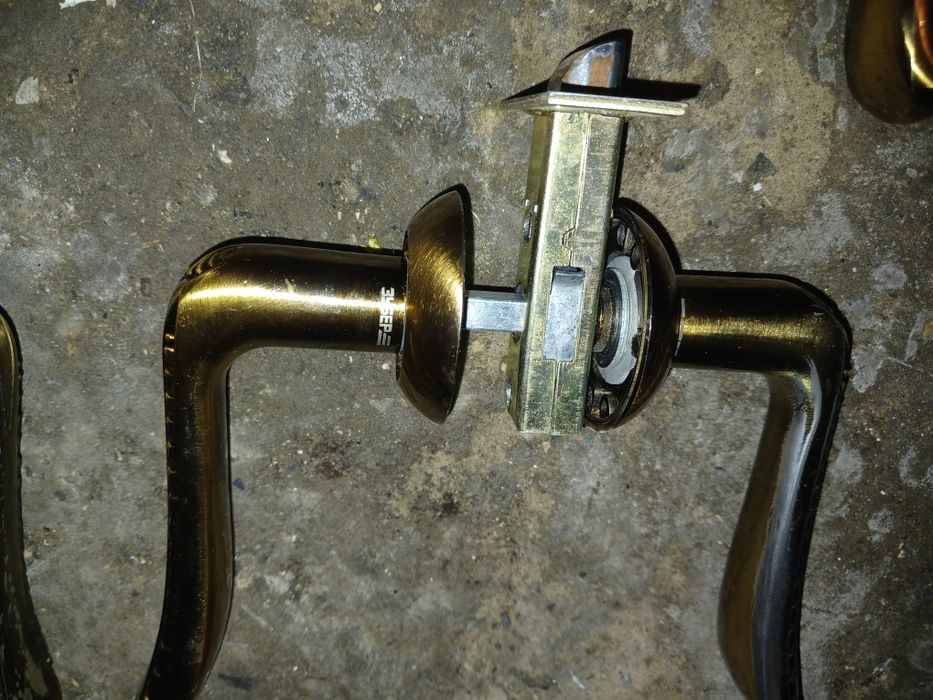 Ручка дверная металлическая