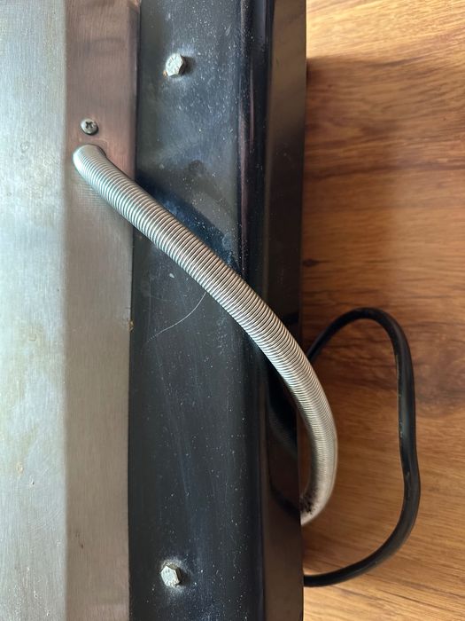 Професионален тостер грил с чугунени нагряващи плочи 220лв.