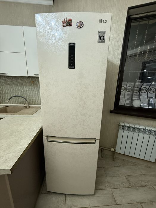 Холодильник срочно продам