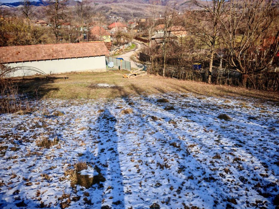 Teren intravilan de vânzare