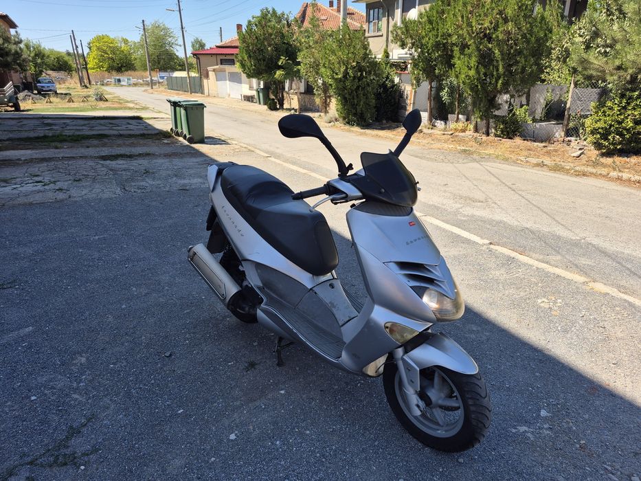 Априля Леонардо 250