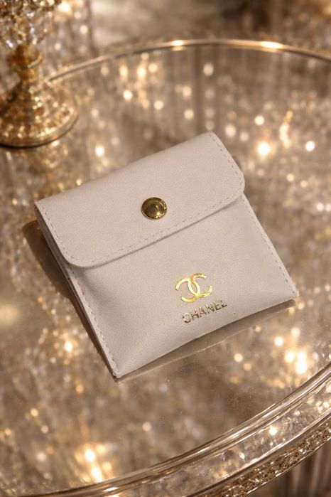 огледало с кожен калъф на шанел chanel джобно огледалце аксесоар