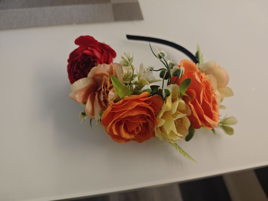 Венец за глава от изкуствени цветя