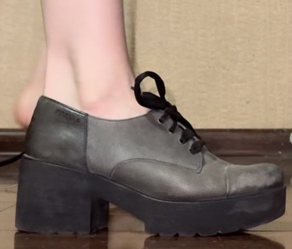 СРОЧНО Ботинки(лоферы), цвет грязно-серый, (Москва), не промокаемые,