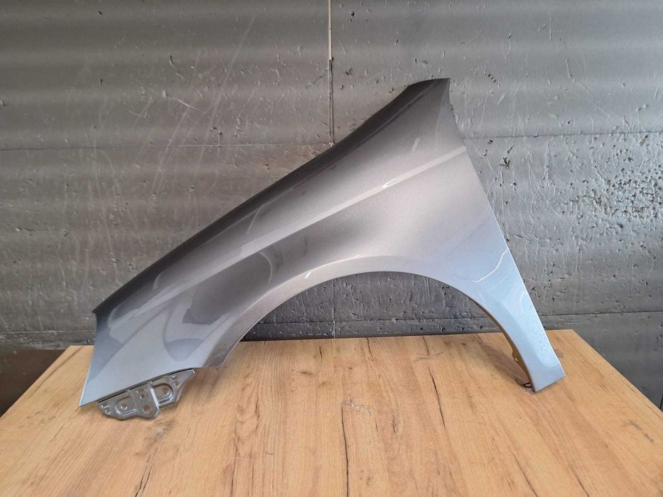 Aripa Fata Stanga VW Jetta 3/III An 2005-2011 (LD7X (Gri))