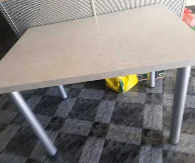 Vând masă de bucătărie 2 buc