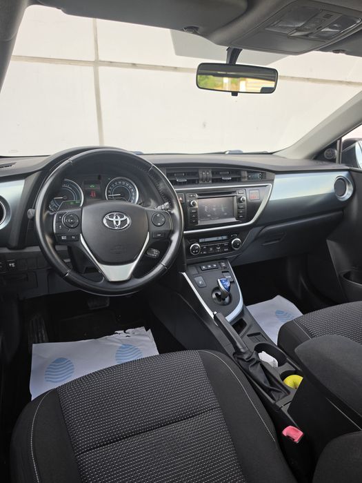 Toyota Auris Hybrid 2015 xenon navi Trapa clima Camera schimb variante