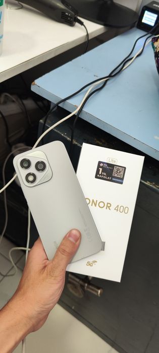 Honor 400 lite.  nok