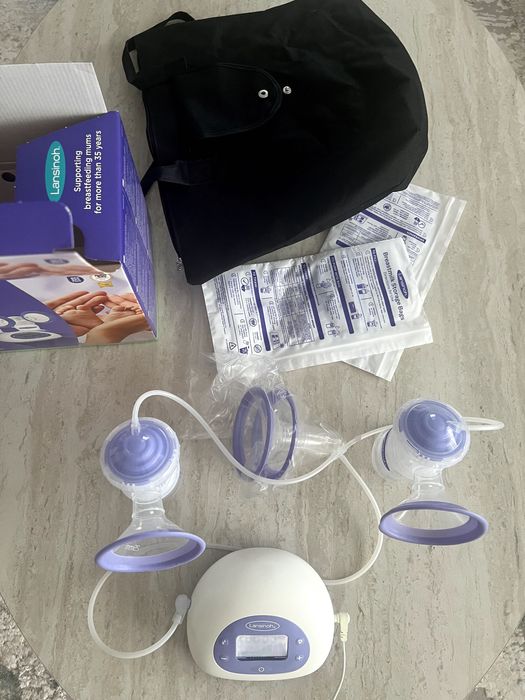 Cadou Bebeluș nou cu masa și accesorii + Carte noua interactivă cu sunete la Pompa de san dubla electrica 2 in 1 Lansinoh