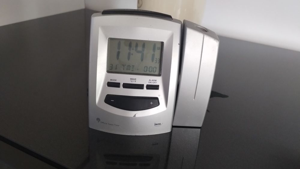 ceas cu radio cu data